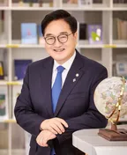 우원식 의원 국회 공식 사진